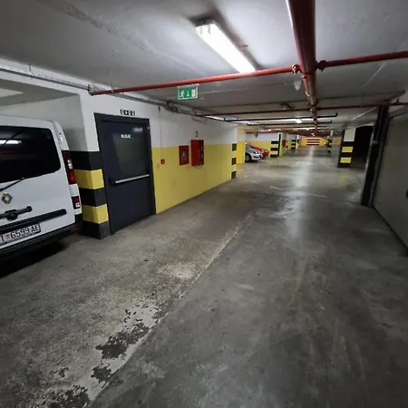 M&m - Free Parking In Apartment Split